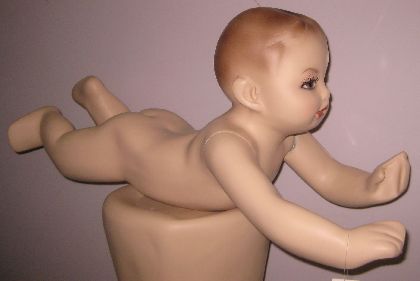 Detská figurína-miminko ležanie, telová farba